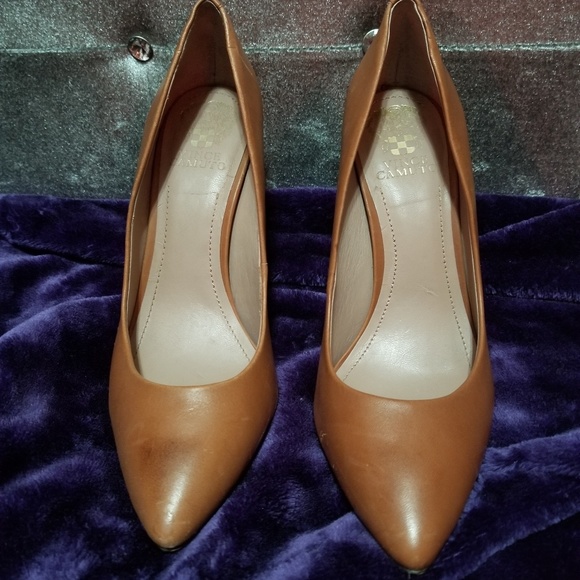 9 1/2 B Vince Camuto Heels - Picture 4 of 5